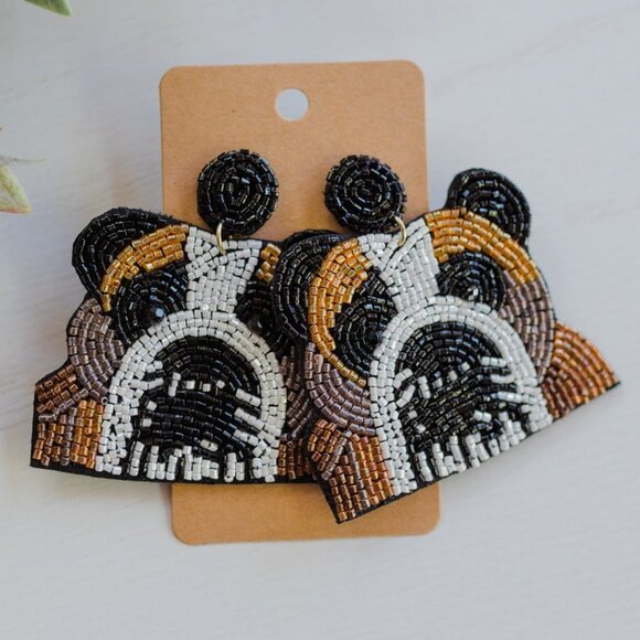 Seed Beaded Embroidered BULLDOG Dog Pet Animal Theme Earrings NEW - Picture 1 of 2